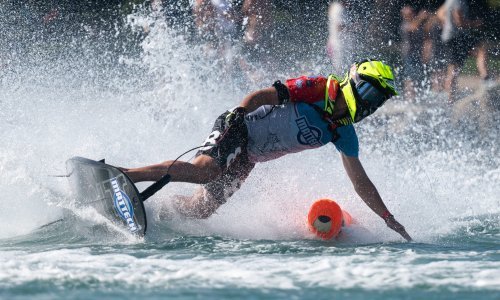[FOTO] Adrenalinski spektakl u Zadru, najbolji svjetski moto-surferi oduševili vještinom, a posebno zanimljiva je priča jedinog hrvatskog predstavnika