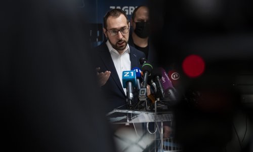 Tomašević otkrio da adventske kućice idu na licitaciju, početna cijena tisuću kuna. Progovorio i o otpremninama bivših šefova Holdinga