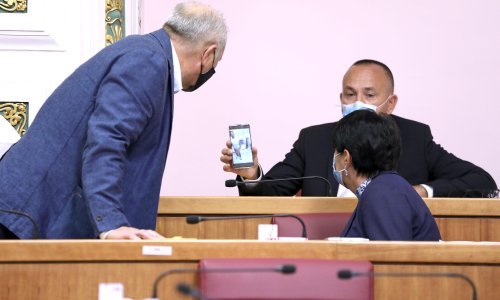 Zekanović: 60 posto cijene goriva otpada na trošarine, smanjite ih