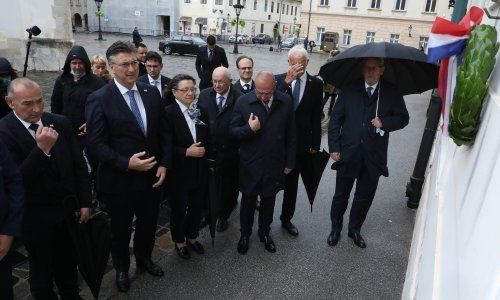 30. godišnjica raketiranja Banskih dvora, položeni vijenci. Prisjetite se kako je to izgledalo