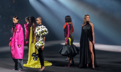 Čarobna modna noć u Parizu: U čast velikog Albera Elbaza održana revija na kojoj je sudjelovalo 45 modnih kuća