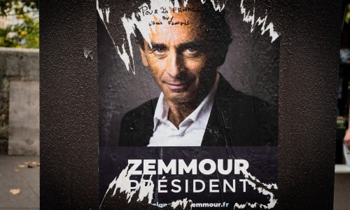Le Pen strmoglavo pada, Francuska dobiva novu zvijezdu desnice, a Macron ozbiljnog protivnika: Tko je Eric Zemmour, alžirski Židov koji udara na migrante?