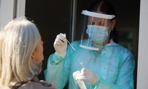 Nestalo brzih testova za socijalu, zaposlenici moraju sami plaćati testiranje na koronu