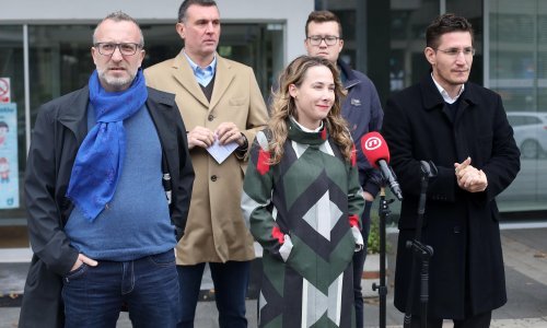 [FOTO/VIDEO] Most: Umjesto problemima građana zagrebačka gradska uprava bavi se kadroviranjem