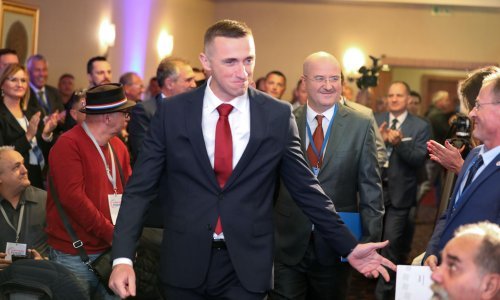[FOTO] Ivan Penava novi je predsjednik Domovinskog pokreta: 'Ustali smo protiv svih onih koji su od Lijepe naše napravili tužnu njihovu'
