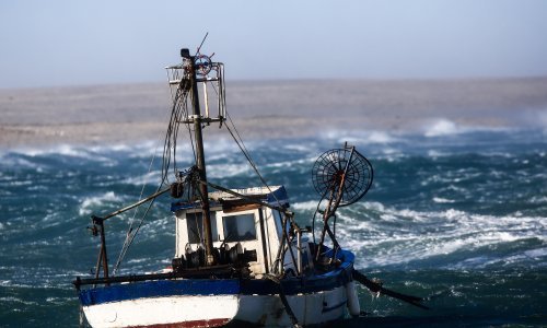 Zbog orkanske bure proglašen crveni meteoalarm za Velebitski kanal, Kvarneru i Sjevernoj Dalmaciji narančasto upozorenje