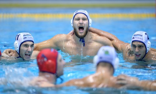 [FOTO] Vaterpolisti Mladosti u dramatičnom okršaju svladali Crvenu zvezdu te se pridružili Jadranu u trećem krugu kvalifikacija Lige prvaka