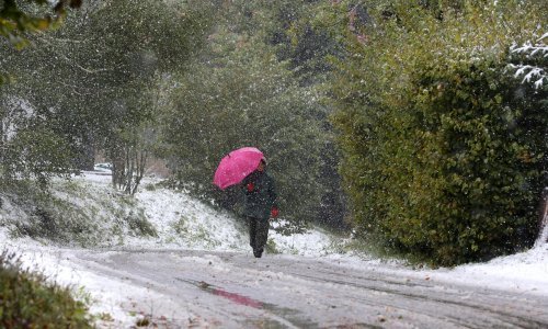 [FOTO/VIDEO] Konačno zbogom ljetu: Počeo padati snijeg u Gorskom kotaru