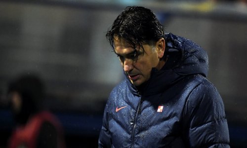 Izbornik Zlatko Dalić izjavio je kako nema što zamjeriti igračima, a za situaciju koja je prvo bacila u ekstazu navijače pa ih rastužila samo poručuje: Ne znam o čemu se radi...