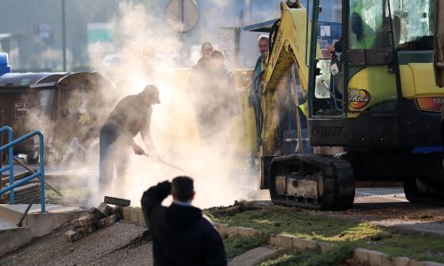 [VIDEO/FOTO] Zbog puknuća cijevi na vrelovodu Jarun, Gajevo, Staglišće, Gredice i Vrbani ostali bez tople vode