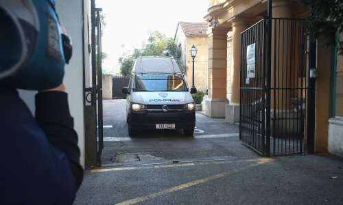 Šest osoba i jedna tvrtka godinama petljali s uvozom rabljenih automobila pa državu oštetili za gotovo pet milijuna kuna