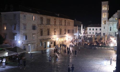 49-godišnjak prošlog ljeta na Hvaru silovao 38-godišnjakinju, a potom joj prijetio