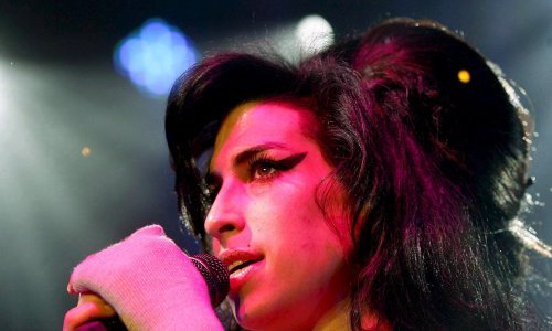Roditelji Amy Winehouse rasprodaju njezine osobne stvari: Predmeti se kreću od 50 do 20 tisuća dolara