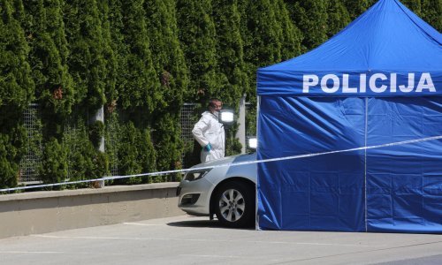 Muškarac kod Đakova zbog neoprezne vožnje sletio u kanal; trojica mu došla pomoći pa mu ukrala automobil