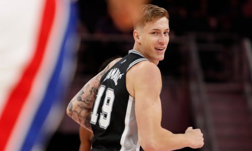 Poznati NBA trener, koji vuče podrijetlo s ovih prostora, isplatio mladom Hrvatu milijune i izbacio ga iz kluba; zaprepašteni američki novinar donosi i glavni razlog