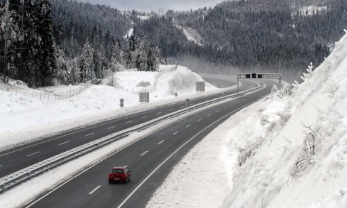 Od 15. studenog obvezna zimska oprema na motornim vozilima