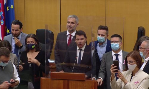 Nakon sinoćnje drame, u Saboru jutros mirno; oporba aktivna na društvenim mrežama