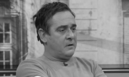 Od posljedica koronavirusa preminuo srpski glumac, emotivni Enis Bešlagić poručio: 'Sa tobom je nestao još jedan osmijeh'