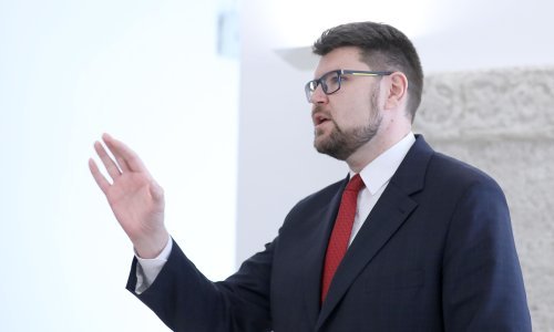 [FOTO/VIDEO] Grbin zatražio raspisivanje parlamentarnih izbora, a Plenkoviću poručio: 'Lopovi su postali drski!'