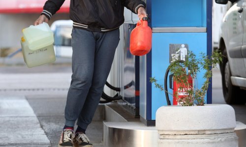 [VIDEO] Put u nestašicu: INA će određena goriva prodavati do isteka zaliha kako bi izbjegla gubitke, opskrba će biti otežana