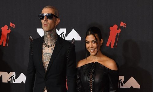 Opisivali su ih kao nespojive, ponašanjem u javnosti šokirali su svoje obitelji, a sad su 'pale' zaruke Kourtney Kardashian i Travisa Barkera