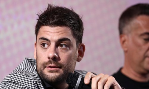 [FOTO/VIDEO] Tko je markantni Milan Marić o kojem priča cijela regija? Zgodni glumac zvijezda je filma o Tomi Zdravkoviću koji rekordnom brzinom puni kinodvorane