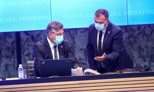 [FOTO] Beroš upozorio na moguću 'twindemiju' i otkrio: Imamo 3053 novih slučajeva