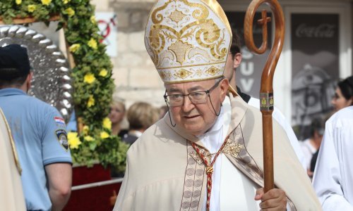 Kardinal Puljić predvodio molitvu za BiH, katolici pozvani čuvati mir i ljudski život