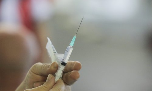 Njemačka razmatra obvezno cijepljenje za njegovatelje u domovima