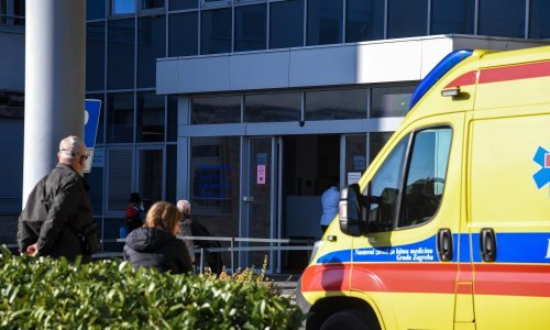 Masovna tučnjava u KBC-u Rebro: Cipelarili su dečka ispred prostorija u kojima ljudi umiru od raka, porazbijali inventar, gurnuli sestru na pod...