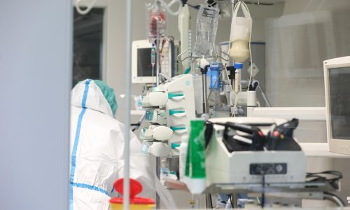 U Srbiji četvero djece na respiratoru, među novozaraženima 90 posto necijepljenih