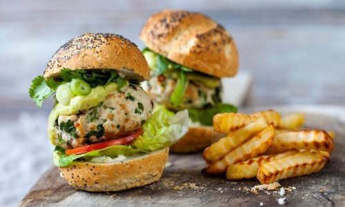 Okus koji zove na još: Sočni domaći burger osvojit će vas odličnim sastojcima i lakoćom pripreme