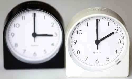 U noći sa subote na nedjelju pomičemo sat unatrag, evo na što još morate pripaziti