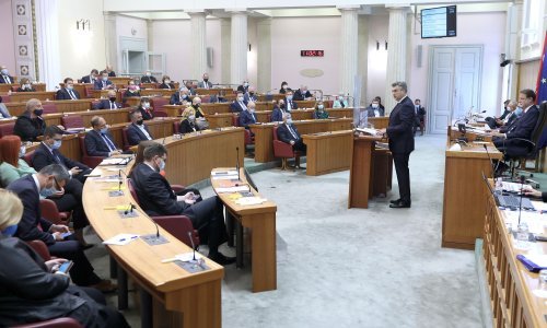 [FOTO/VIDEO] Plenković predstavio izvještaj o stanju nacije i najavio povećanje minimalca. Grbin mu odgovara: Na sat vremena smo otputovali u Švicarsku ili Norvešku