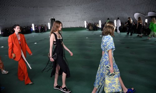 Zaboravite na miris kožne torbe ili cipela kakav poznajete, koža životinjskog porijekla polako odlazi u povijest, a umjesto nje koriste se održivi materijali od gljiva, grožđa, ananasa, pa čak i cvijeća