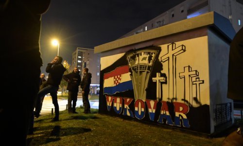 Što je važnije, bespravni mural ratnom zločincu na Laništu ili dug Zagreba od 8,2 milijarde kuna? Dileme nema