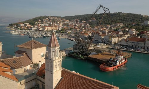 [VIDEO/FOTO] Demontiran stari čiovski most, pogledajte neobičnu vizuru Trogira nakon 60 godina