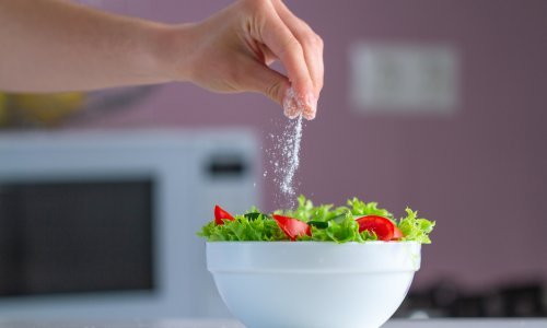 Svi volimo nadodati barem prstohvat soli u omiljenu hranu ali znate li koje su posljedice prekomjernog unosa?