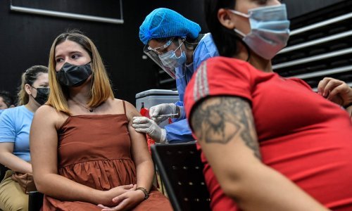 Trebaju li se trudnice cijepiti ili ne? Markotić kaže da ne, ginekolog Ujević da