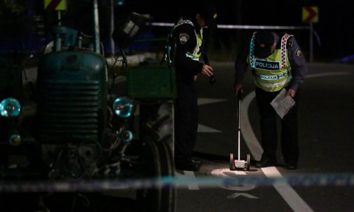 U sudaru automobila i traktora poginuo traktorist