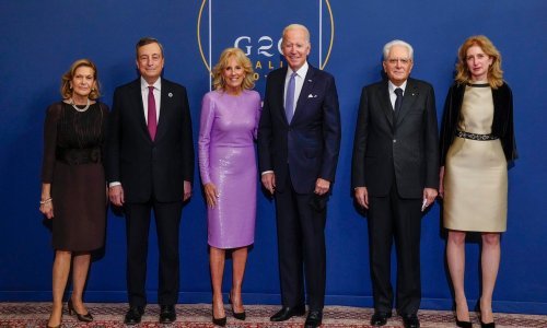 Jill Biden zablistala u haljini Ralpha Laurena, a zanimljivo je do koga je sjedila na večeri čelnika G20