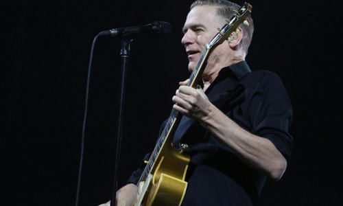 Bryan Adams je pozitivan na Covid-19 po drugi put u mjesec dana. Liječnik: kod nekih ljudi s oslabljenim imunitetom virus se može zadržati