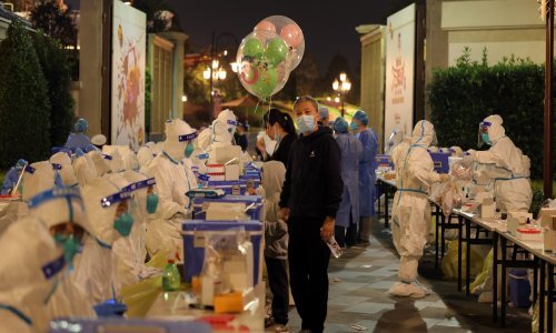 Kinezi u šangajskom Disneylandu zadržali 34.000 ljudi nakon što je prijavljen jedan jedini slučaj zaraze koronavirusom