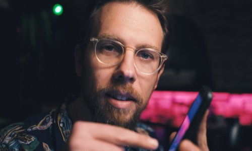 Pop-rock sastav Buđenje i Reper iz sobe udružili su snage u novoj funky pjesmi 'Veza nam je spora', doznali smo detalje o toj neobičnoj suradnji