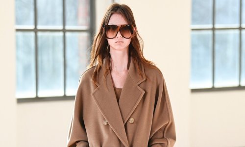 Kaput u boji devine dlake bezvremenski je klasik, a ovaj model zaljubljenice u modu obožavaju već gotovo četiri desetljeća