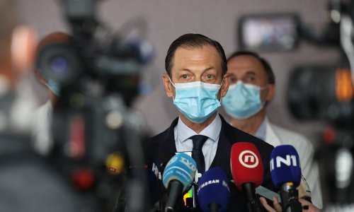 [FOTO/VIDEO] KBC Split prelazi na 'hladni pogon', ravnatelj Julije Meštrović: Nikada nismo imali toliko teških bolesnika, očekujemo još više ljudi na respiratorima