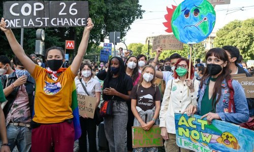 Tisuće mladih klimatskih aktivista sprema se na ulice, predvode ih Greta Thunberg i Vanessa Nakate