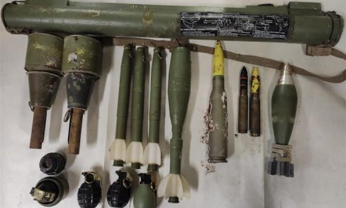 Muškarcu kod Sinja policija u kući pronašla gomilu oružja, bombe, mine...