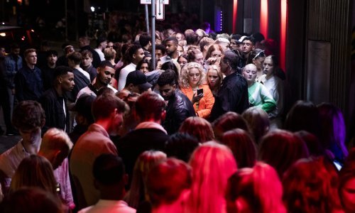 U visokoprocijepljenoj Danskoj korona bukti i traži se ponovno uvođenje covid propusnica