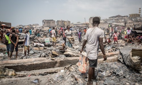 [FOTO] Eksplozija cisterne u Sierra Leoneu usmrtila 99 osoba, ozlijeđeno više od 100 ljudi